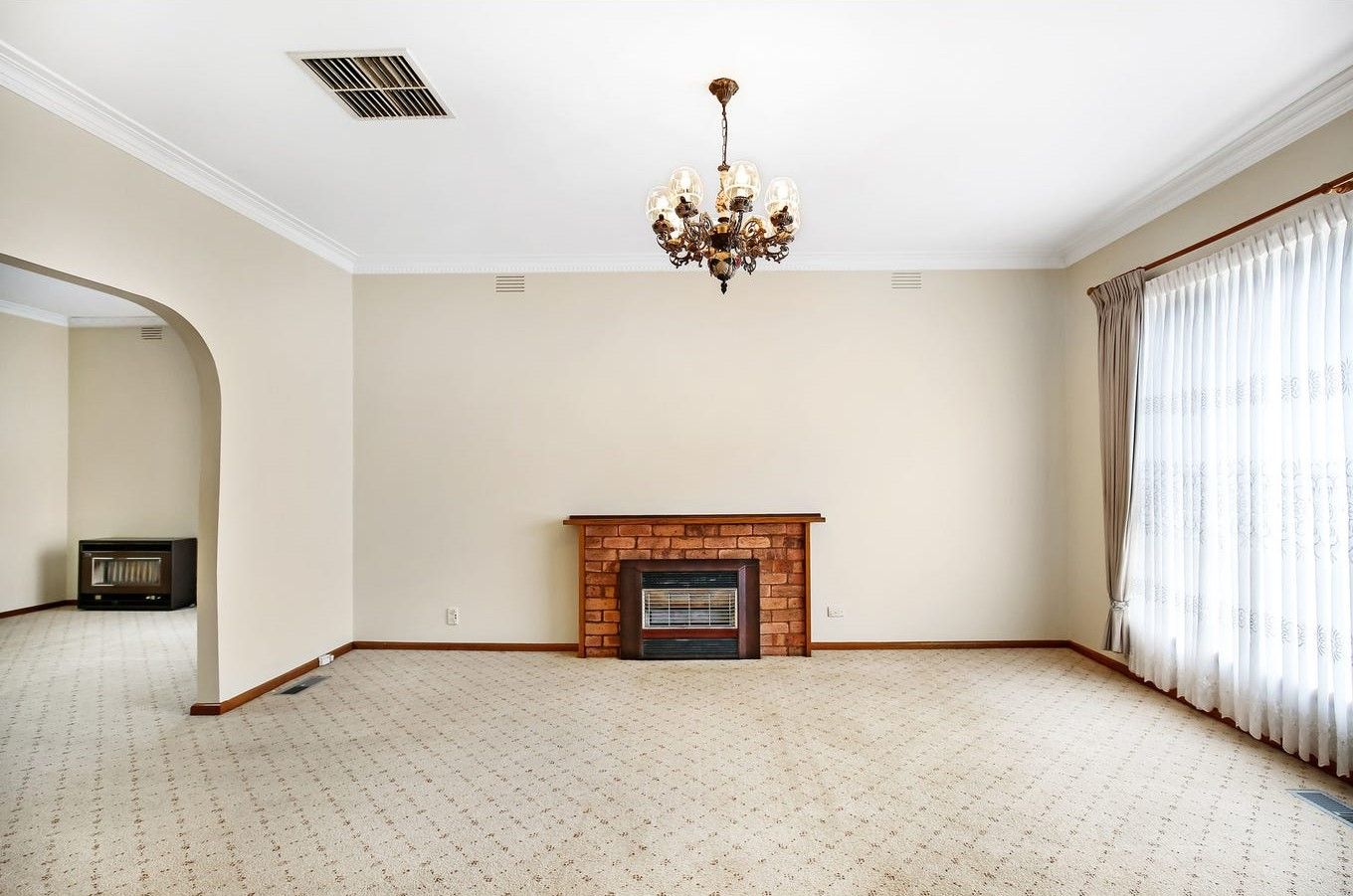 Comfortable 3-bedroom family living in a highly convenient location.