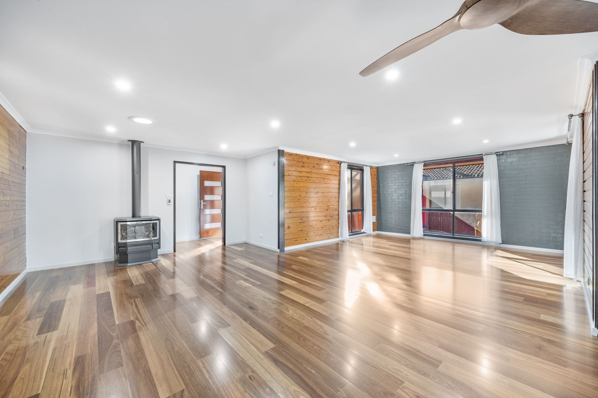 7 Hayley Crescent, Queanbeyan, Queanbeyan - Thumbnail 3