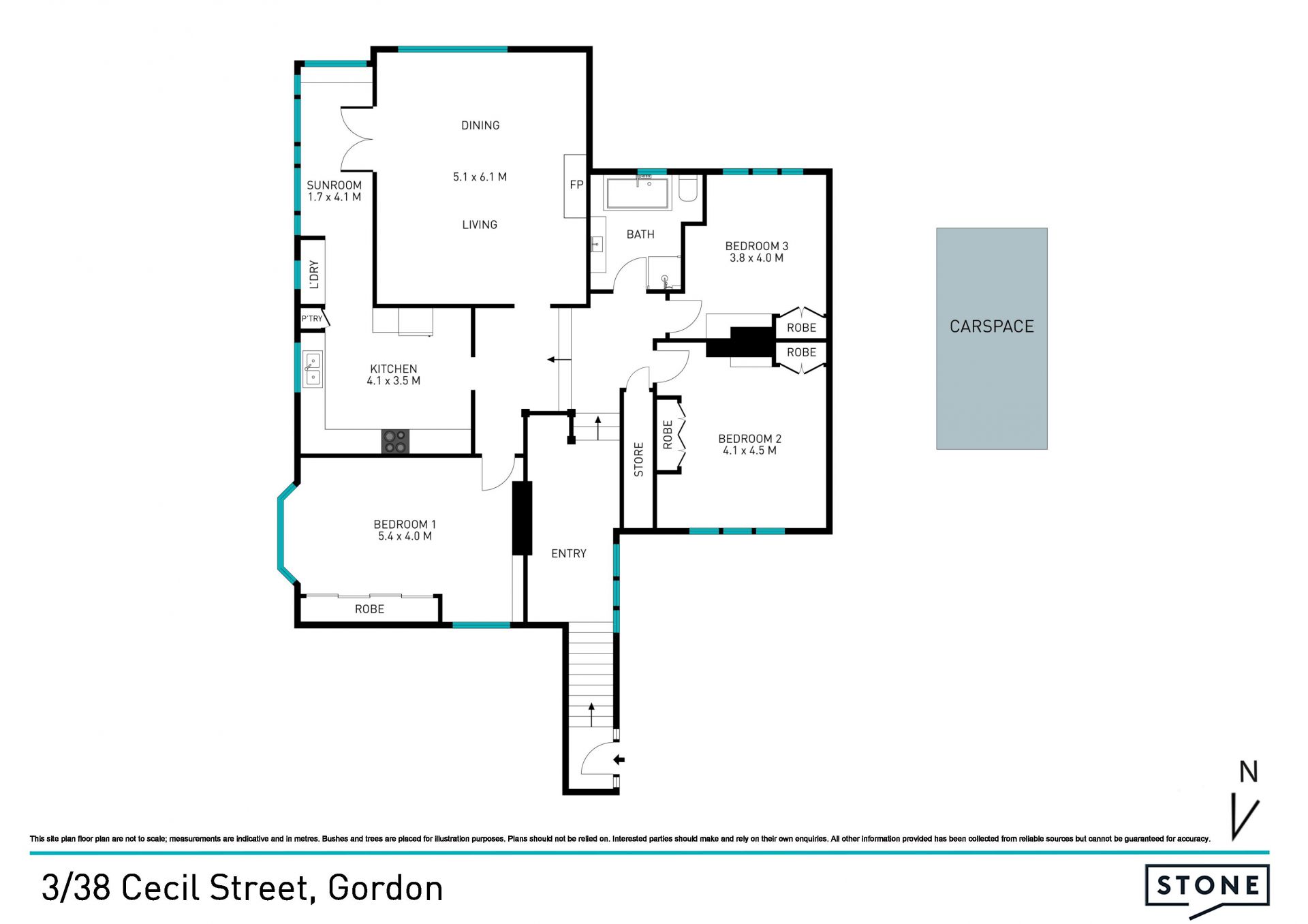 Grand-scale complete top floor with walk to rail
