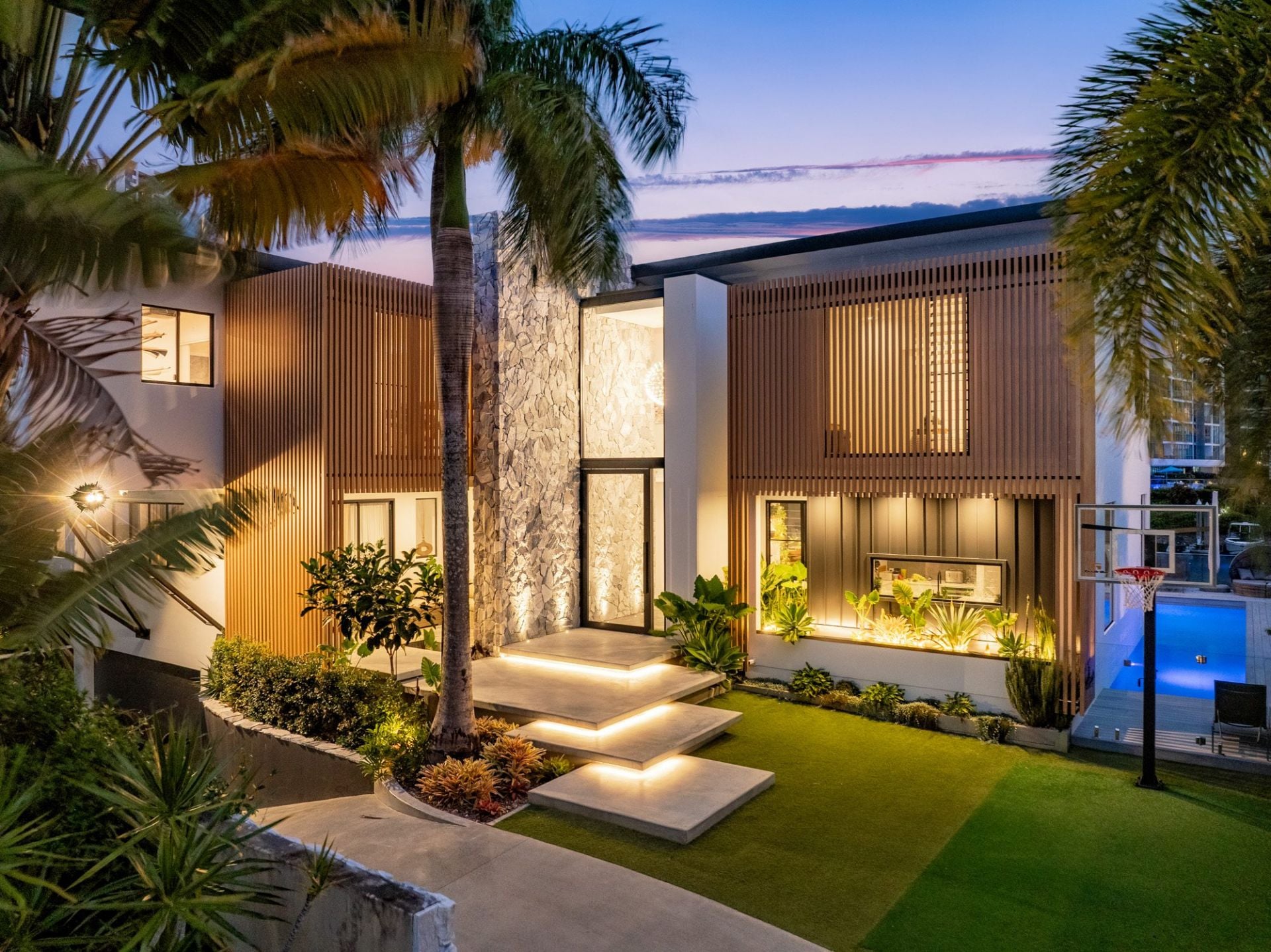 $ 6,750,000, Broadbeach Waters - Thumbnail 2