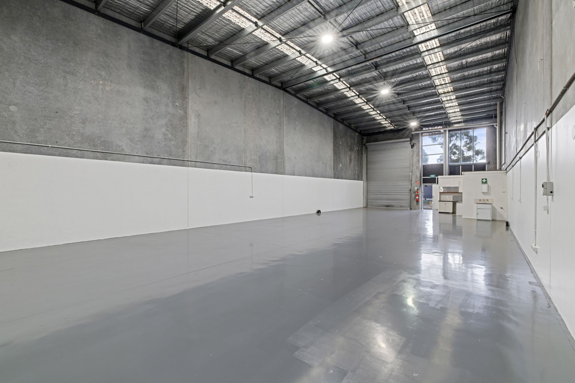 POSITION- POSITION 
WAREHOUSE + STORAGE YARD & NO GST.