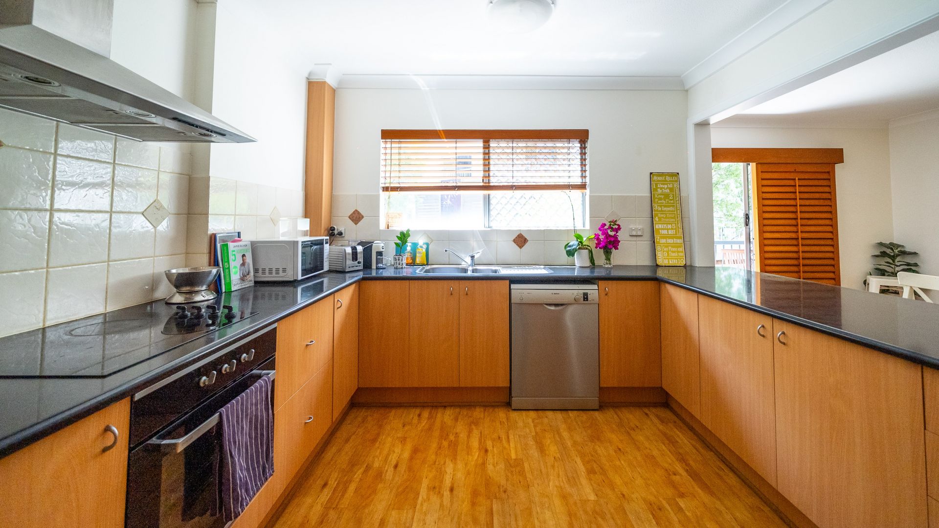 2/9 Australia Avenue, Broadbeach - Thumbnail 4