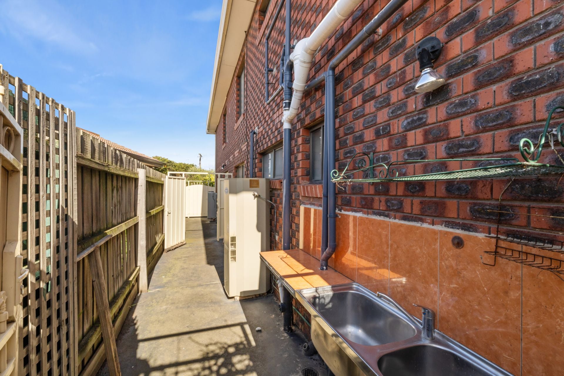 Beautifully Presented 2-Bedroom Unit | Reservoir | Bills Included