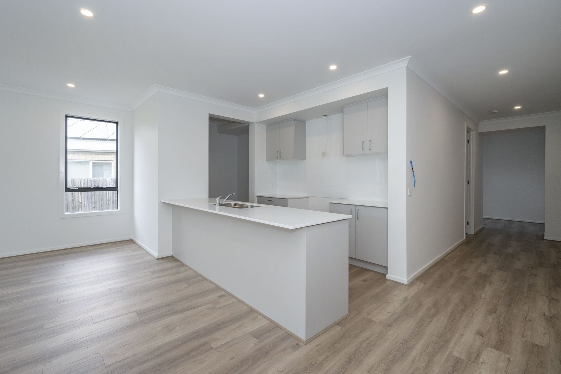 CONTEMPORARY COMFORT MEETS CONVENIENCE