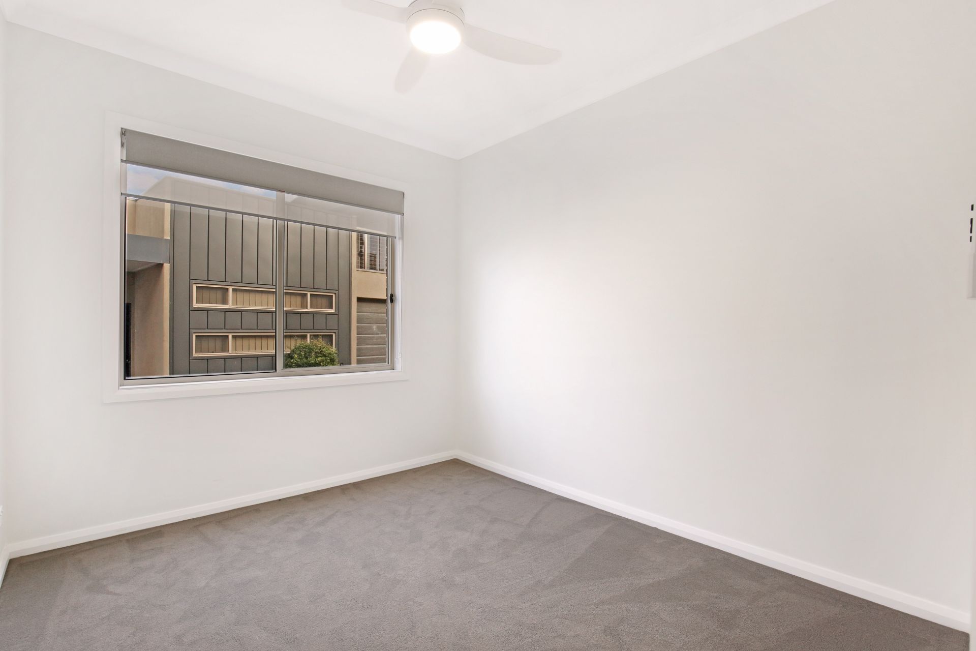**Modern Townhouse in Great Location**