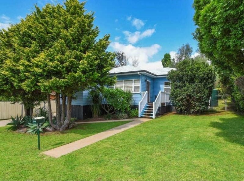 Charm & Convenience: Classic 3-Bedroom Home in the Heart of South Toowoomba!