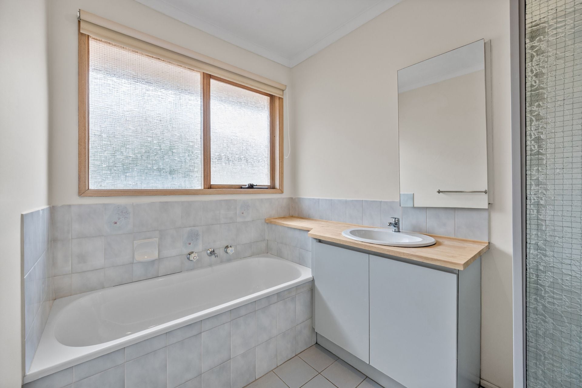 Convenience & Comfort in a Well-Connected Mill Park Location