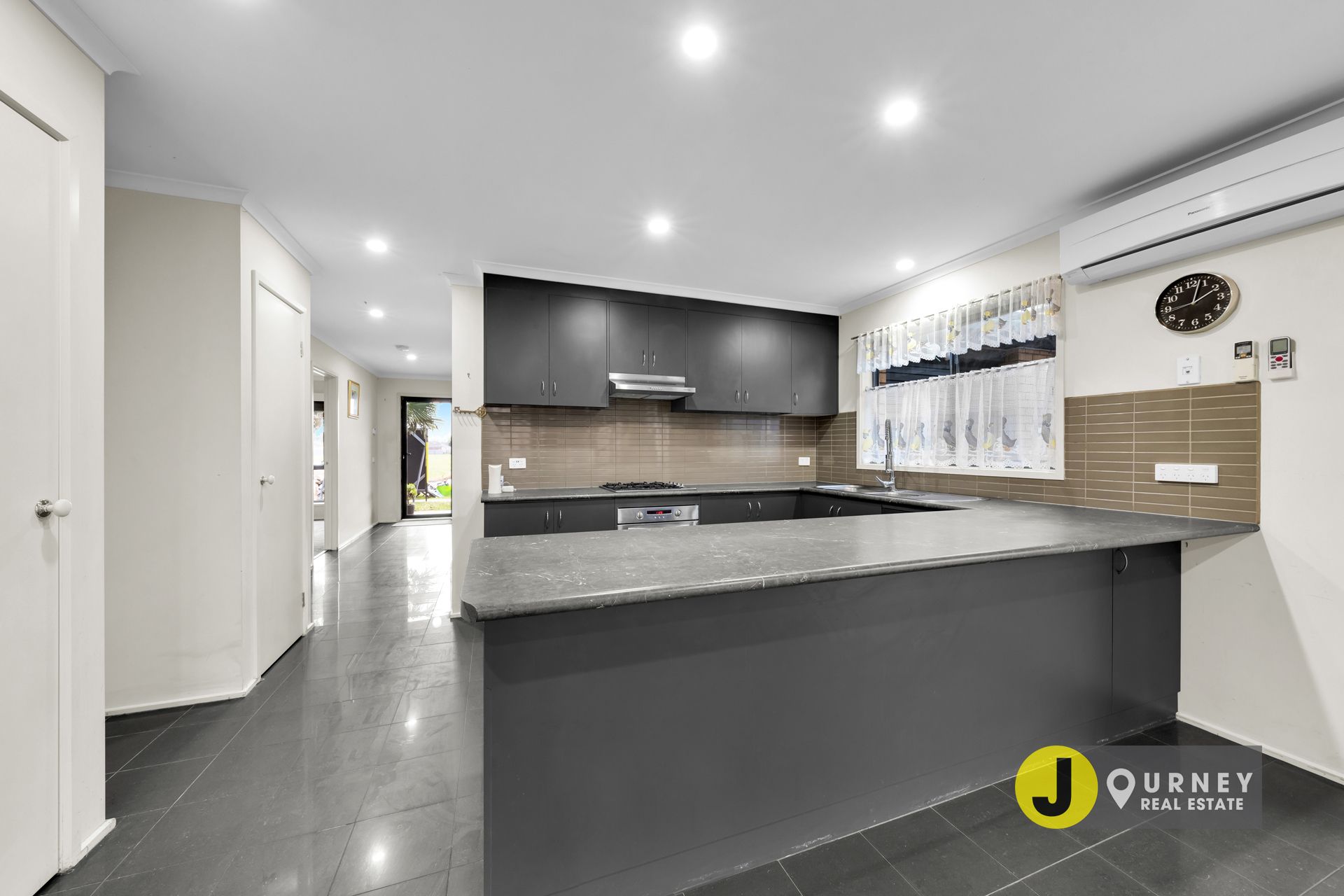 18 Vega Terrace, Cranbourne VIC, Cranbourne - Thumbnail 5