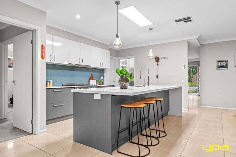 11 Watford Avenue Cranbourne West VIC, Cranbourne West - Thumbnail 5