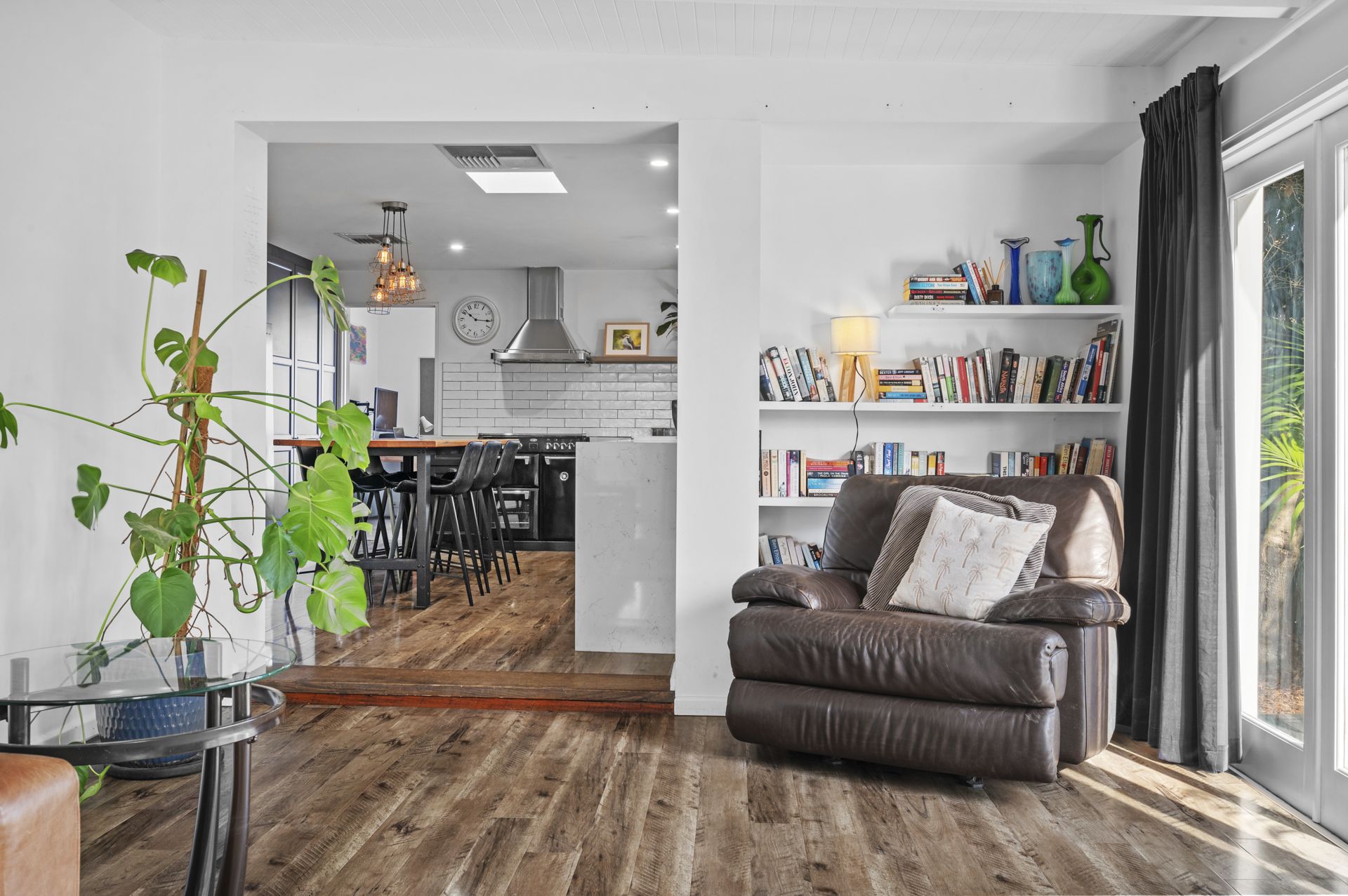 MODERN APPEAL - 5 BEDROOMS,  2 BATHROOMS