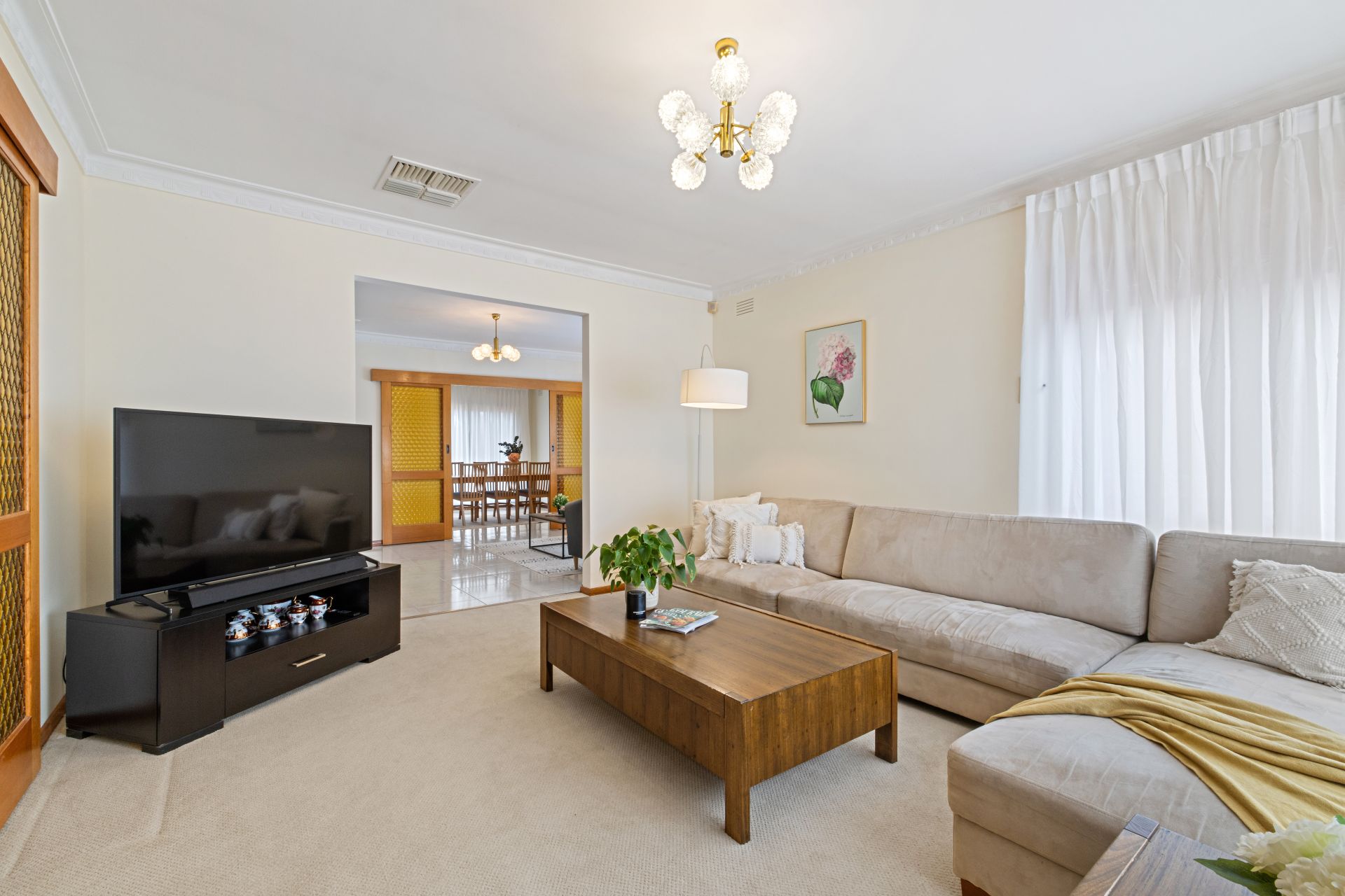 Charming Family Home with Outdoor Extras in Prime Thomastown Location!