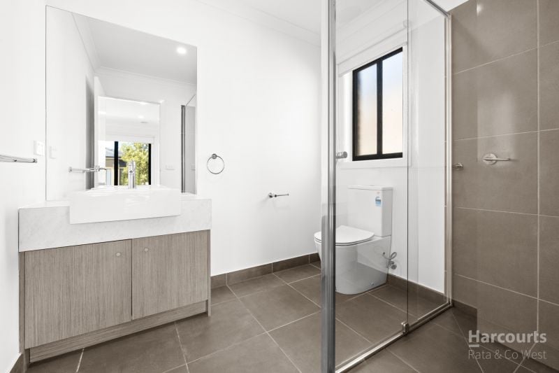 8 Isaacs Street, Deanside