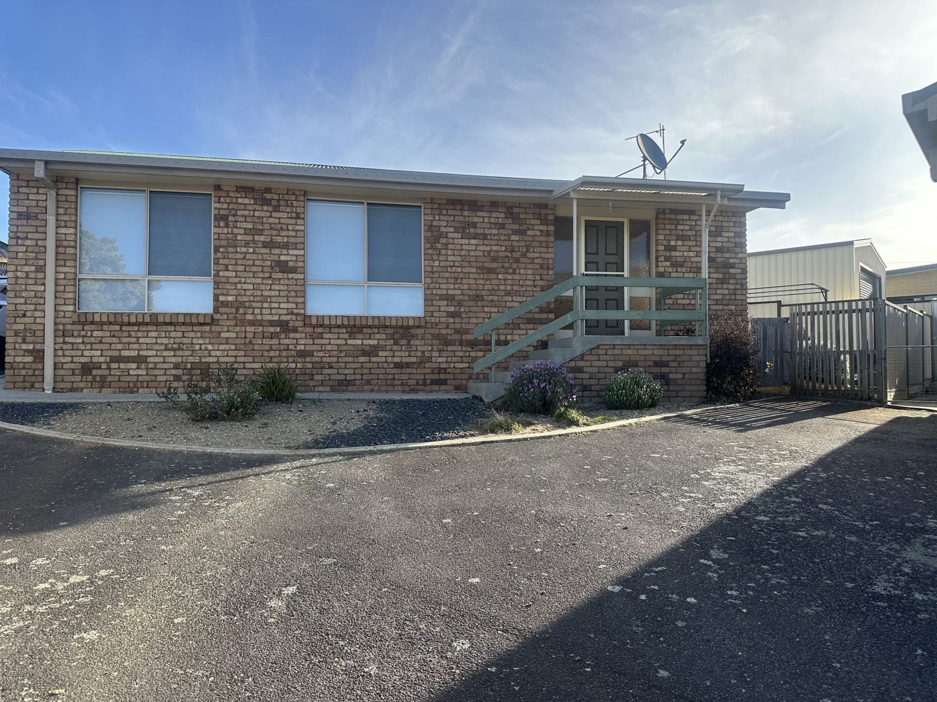 2/33 Lawrence Drive, Devonport