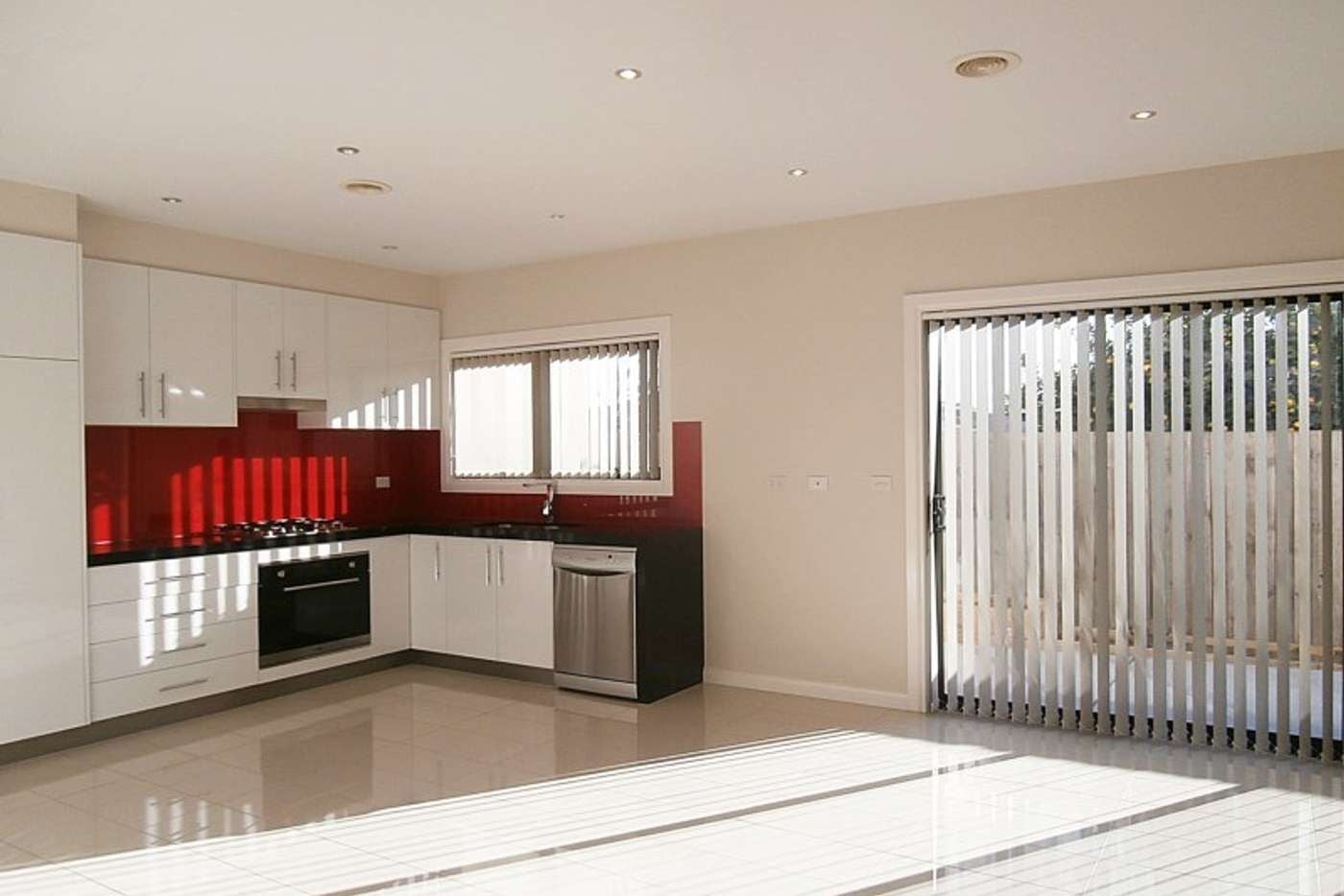 MODERN 2 BEDROOM TOWNHOUSE