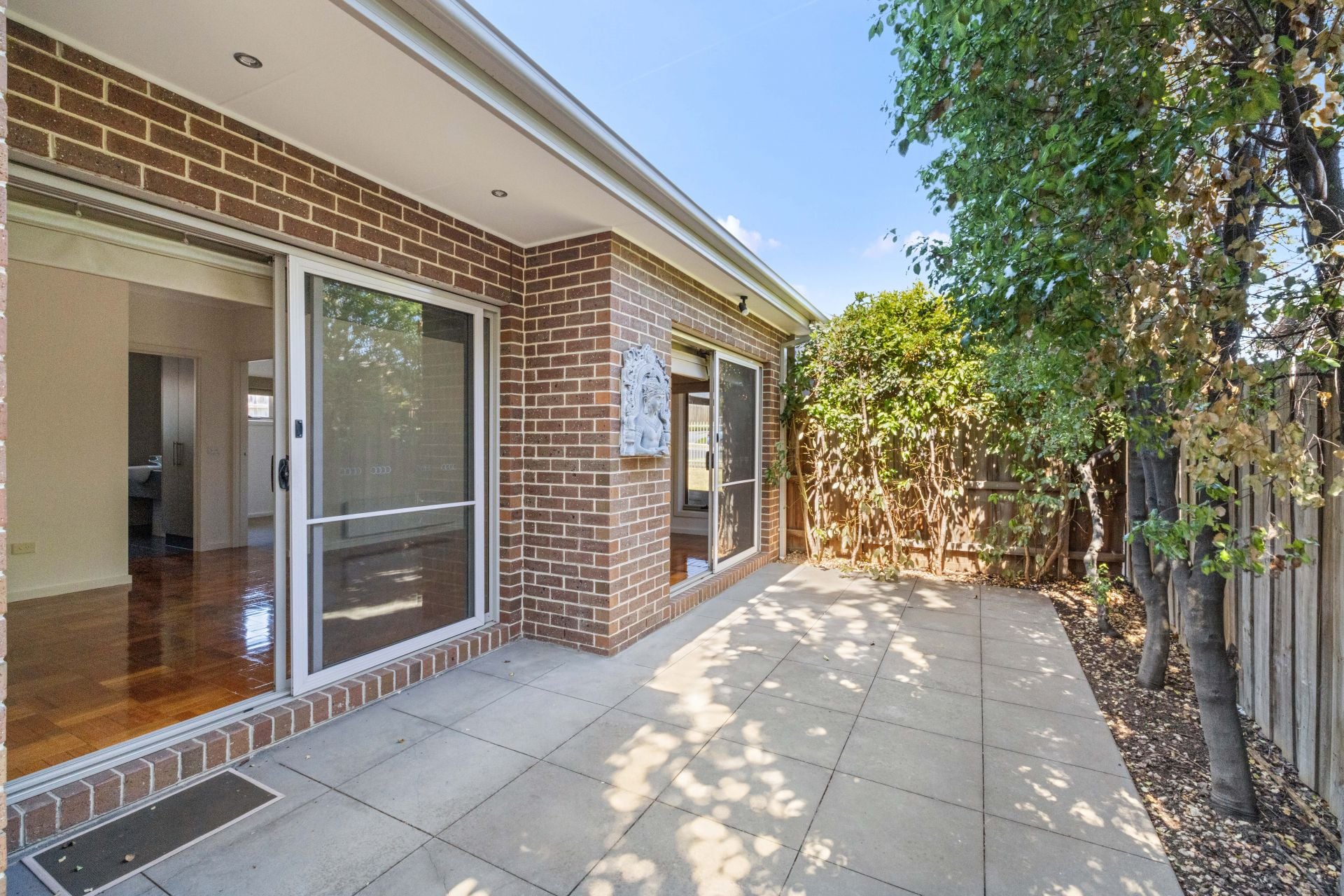 Stylish, Convenient & Low-Maintenance in a Prime Location