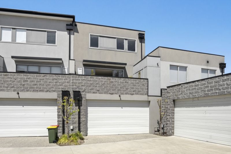 2/2 Ambrose Treacy Drive, Bundoora