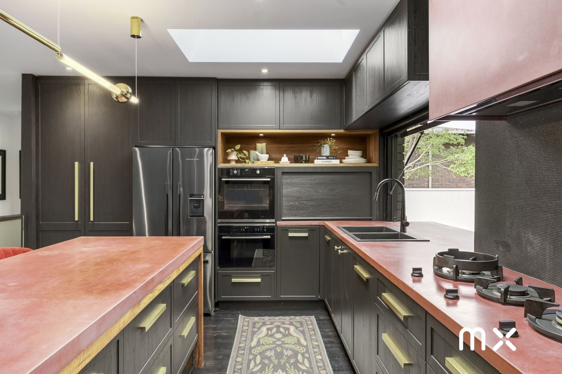 19 Bristol Parade, Farmborough Heights - Thumbnail 3