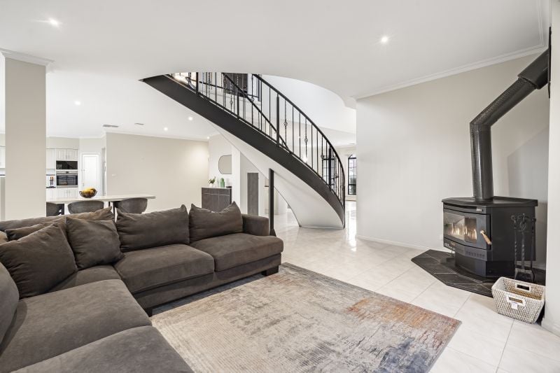 9 Benaroon Drive, Lalor