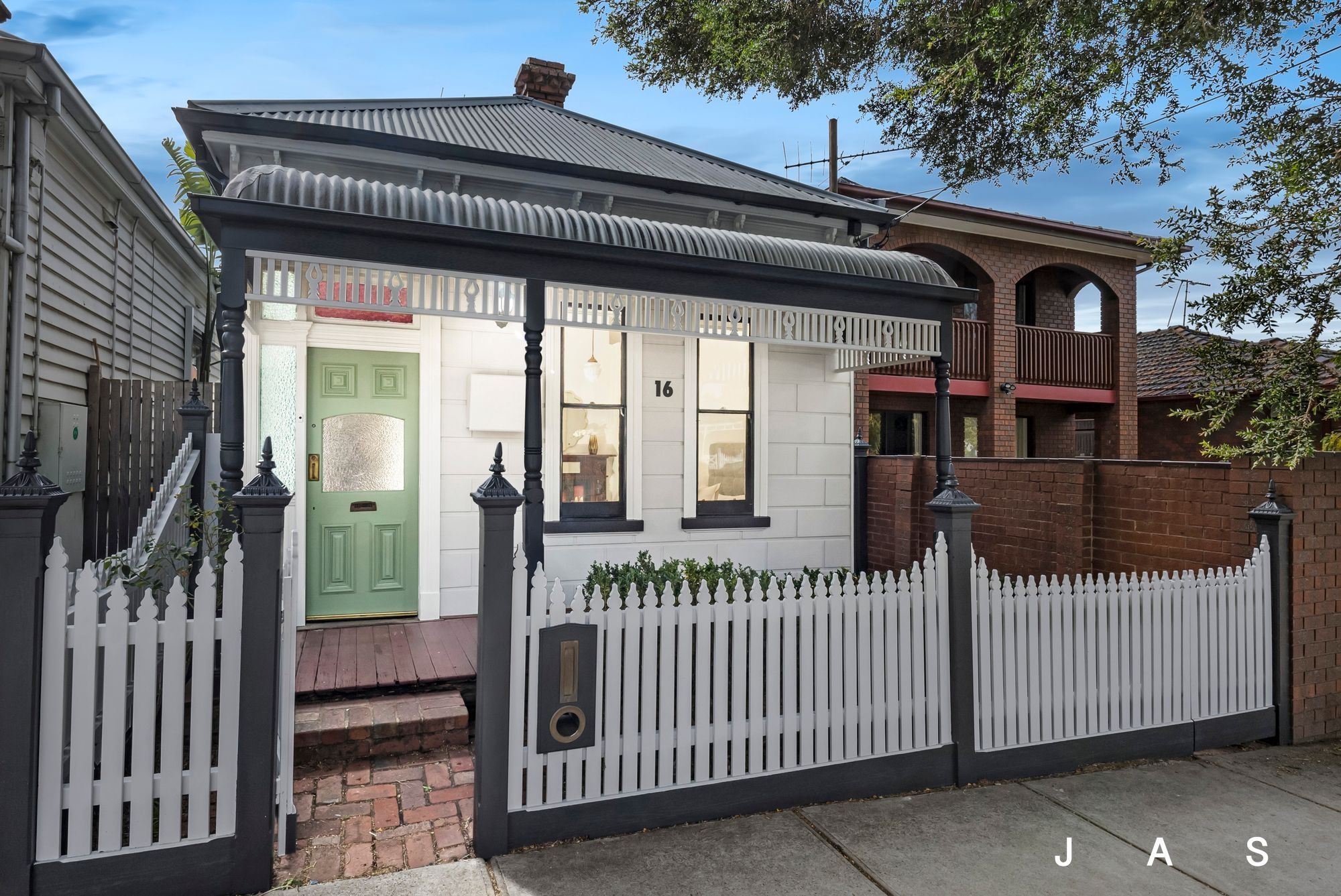 16 Charles Street Seddon VIC, Seddon - Thumbnail 2
