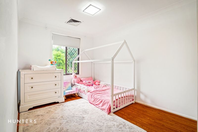 4 Elayne Place, Guildford