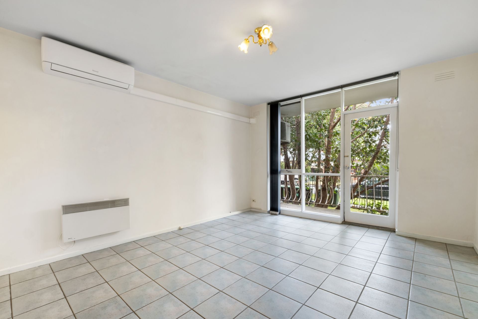 Northcote Unit in an Amazing Location!