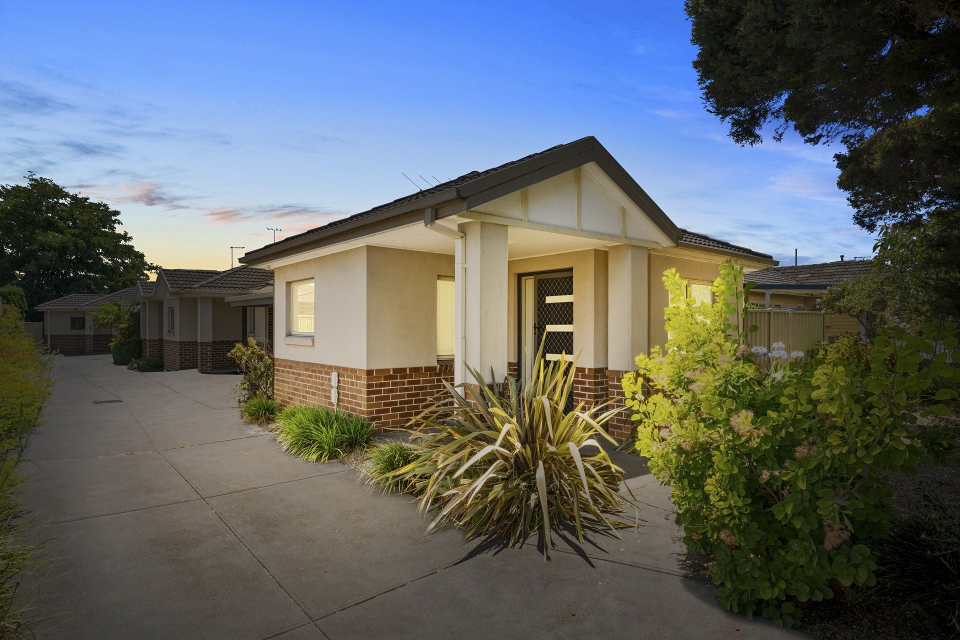 Stylish Unit In Quiet Reservoir Pocket