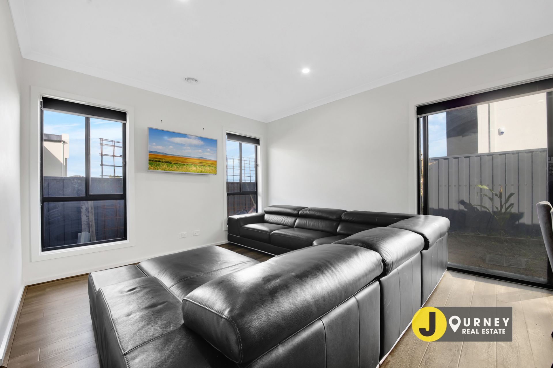 1 Glory Street, Clyde North VIC, Clyde North - Thumbnail 4
