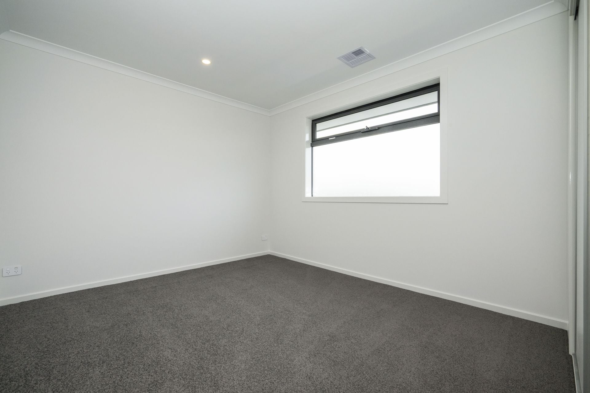 CONTEMPORARY COMFORT MEETS CONVENIENCE