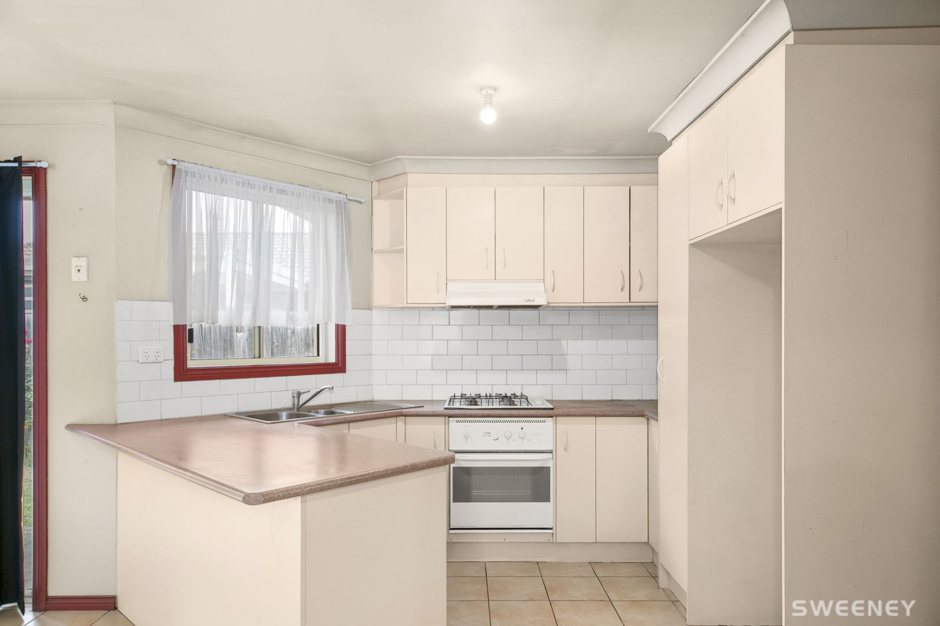 1 Roser Drive, Altona Meadows - Thumbnail 3