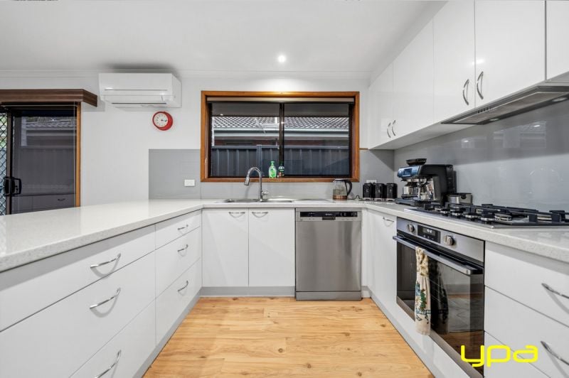 13 Isaac Smith Crescent Cranbourne VIC, Cranbourne - Thumbnail 4