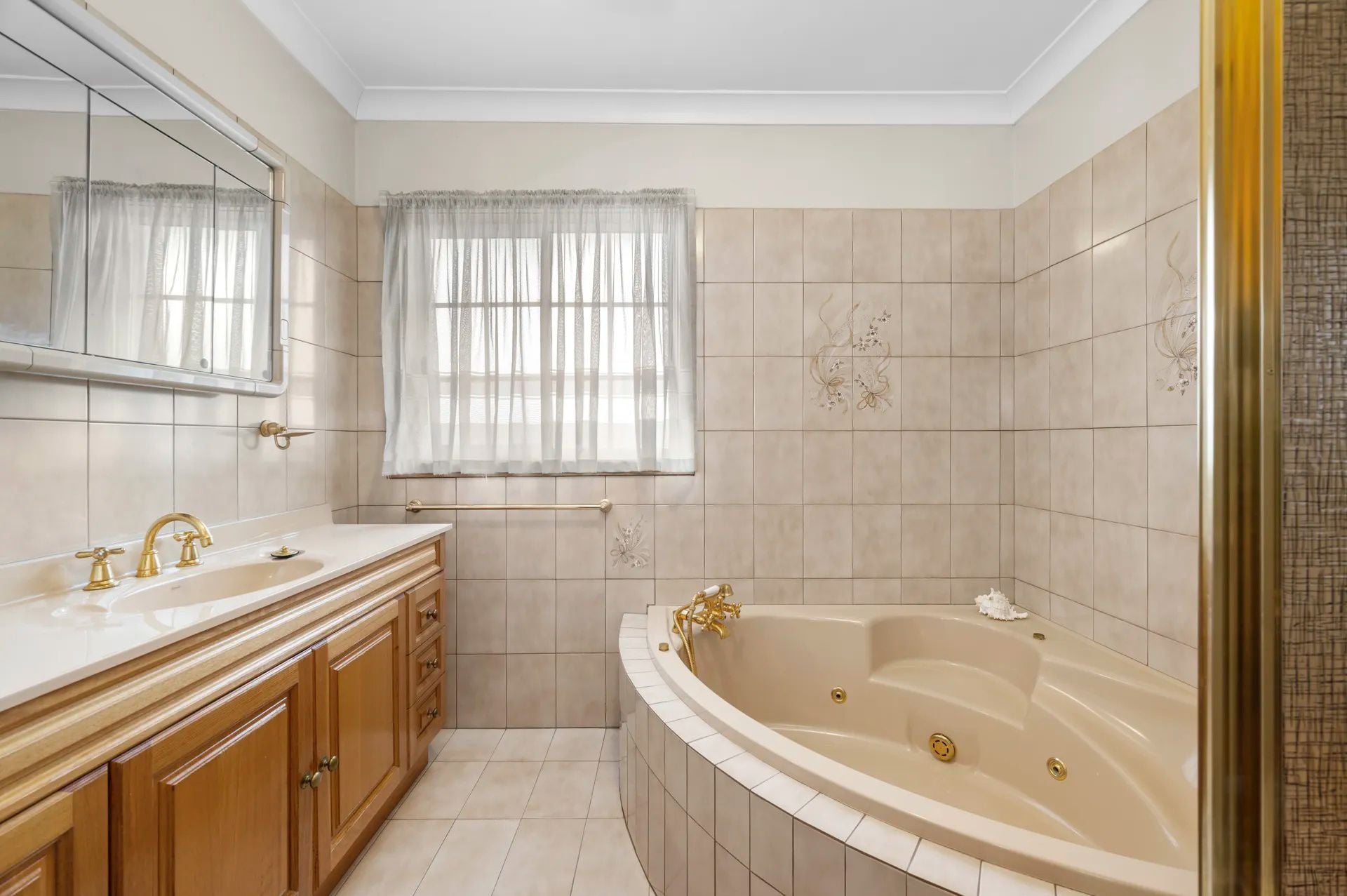 Spacious Family Living With Versatile Dual Level Design