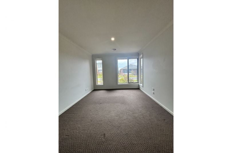 15 Rabbit Crescent, Werribee