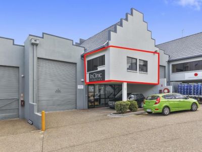 CENTRALLY LOCATED PLUG AND PLAY OFFICE!