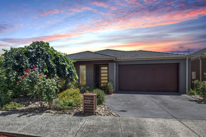 13 Jenolan Way, South Morang