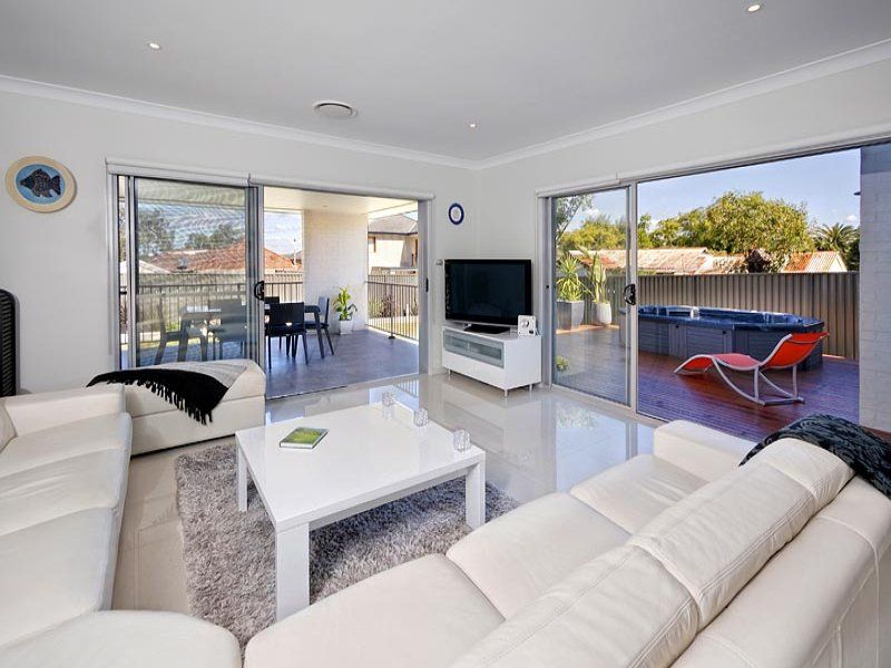 30 Hyndman Parade, WOOLOOWARE, Woolooware - Thumbnail 3