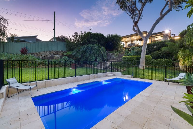 40 Snowden Avenue SYLVANIA 2224