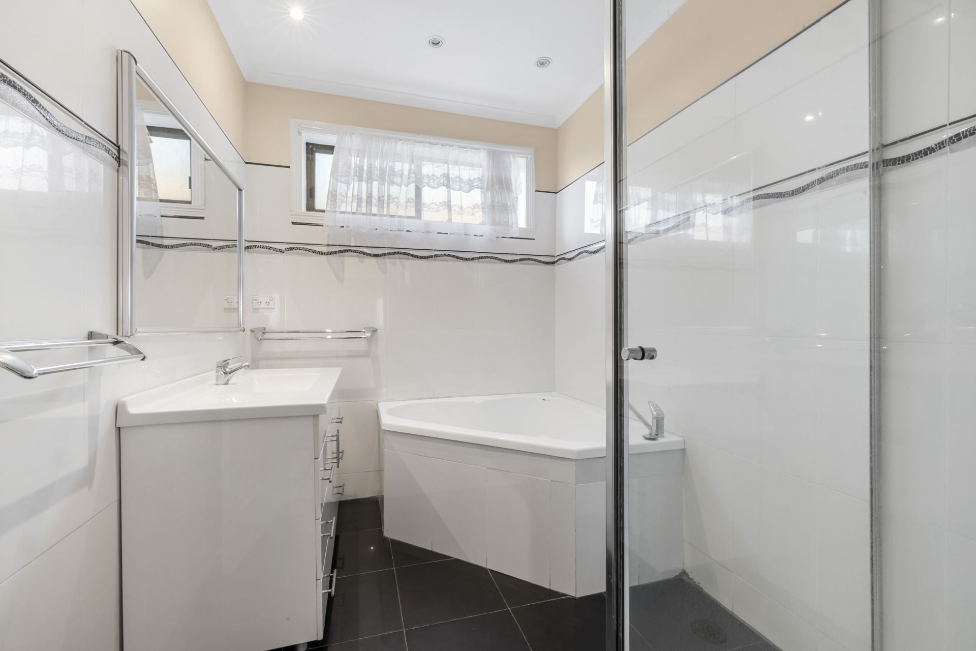 Beautifully Presented 2-Bedroom Unit | Reservoir | Bills Included