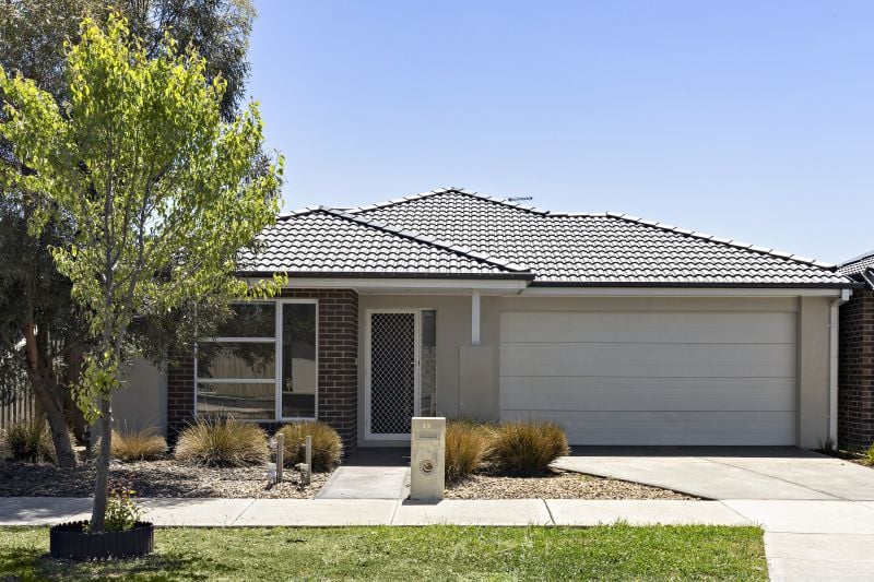 12 Rowena Way, Mickleham