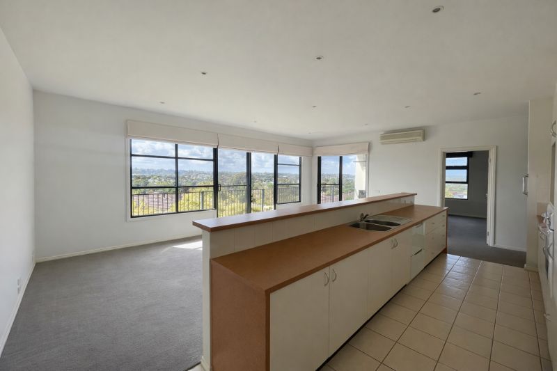 10/1 Conservatory Drive, Burwood - Thumbnail 4