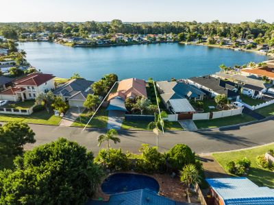 North-facing, newly renovated waterfront home - Welcome to your own piece of paradise!