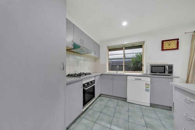 16 Sommeville Drive, Roxburgh Park