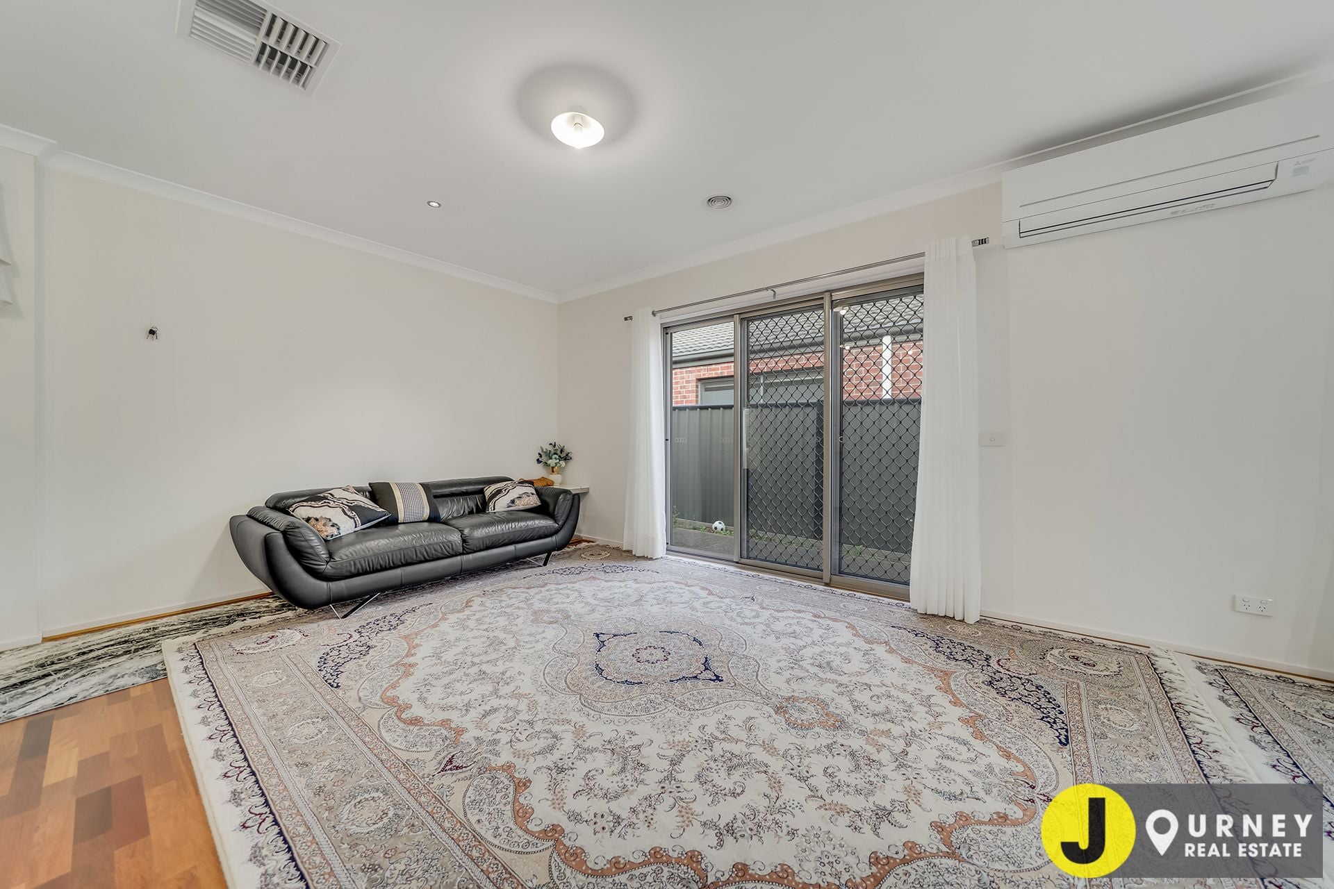 4 Dellinea Street, Cranbourne North VIC, Cranbourne North - Thumbnail 4