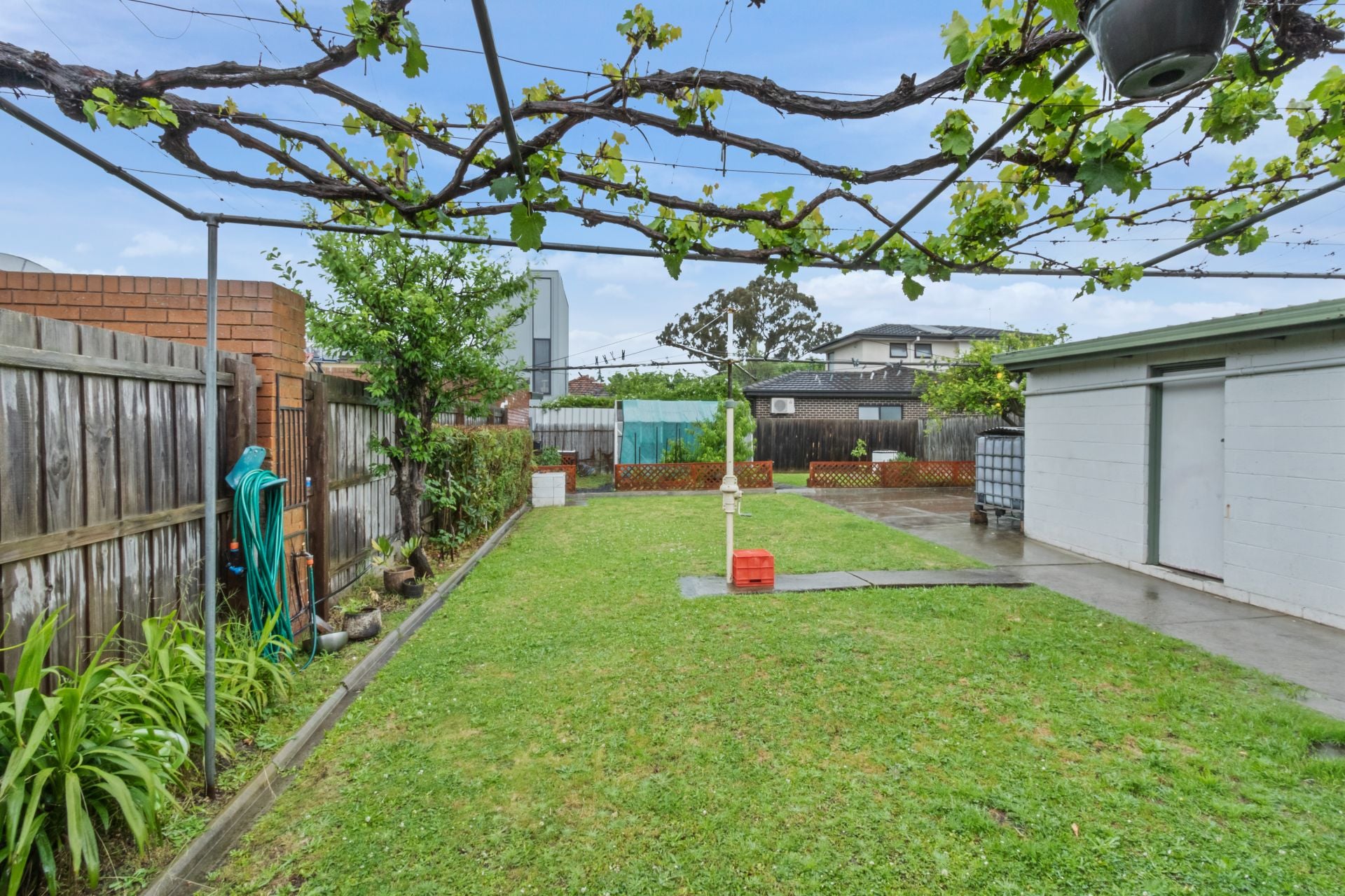 Charming Mid-Century Gem In Family-Friendly Thornbury