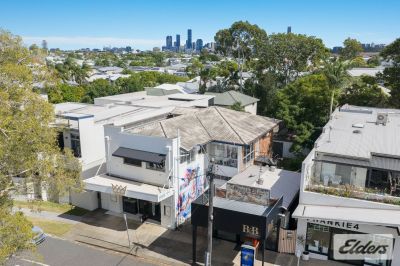 GROUND FLOOR TENANCY WITH MASSIVE EXPOSURE TO RIDING ROAD