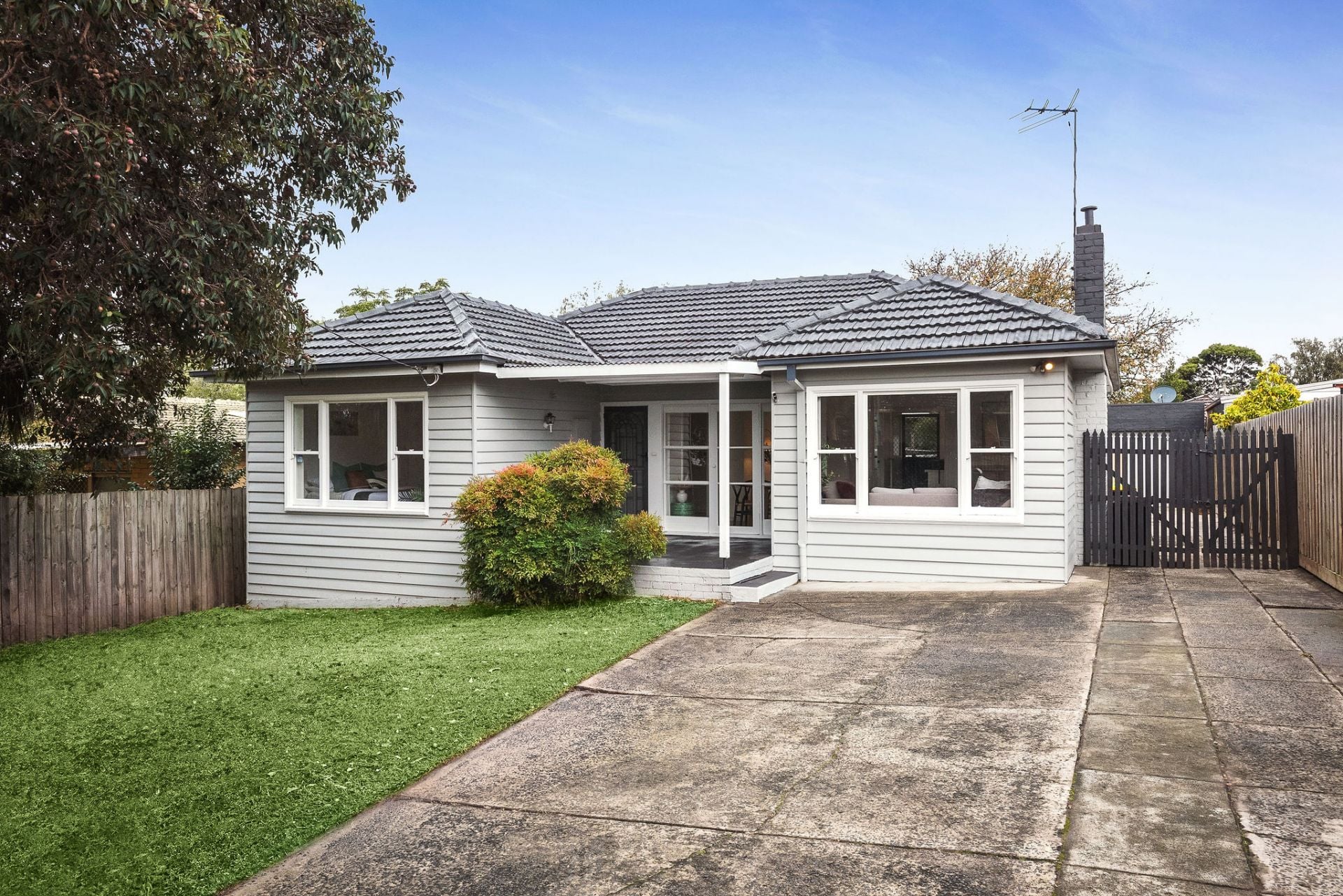 38 Charles Avenue, Springvale VIC, Springvale - Thumbnail 2