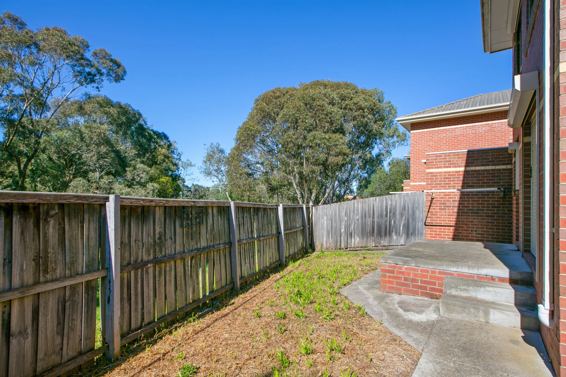 Stylish Terrace Living In A Convenient Location