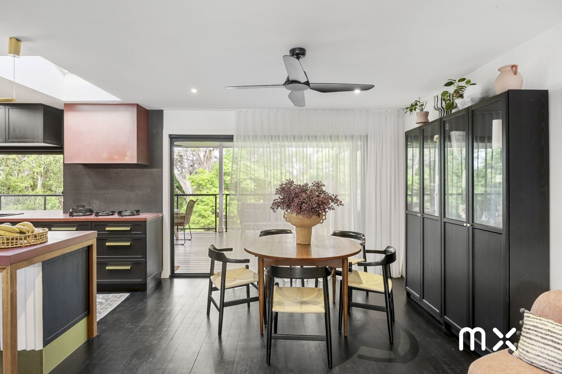 19 Bristol Parade, Farmborough Heights - Thumbnail 2