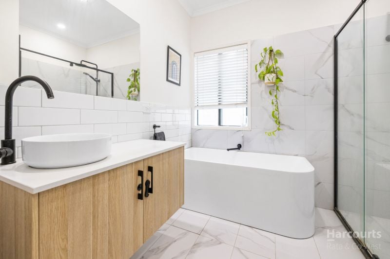 11 Hepburn Way, Caroline Springs
