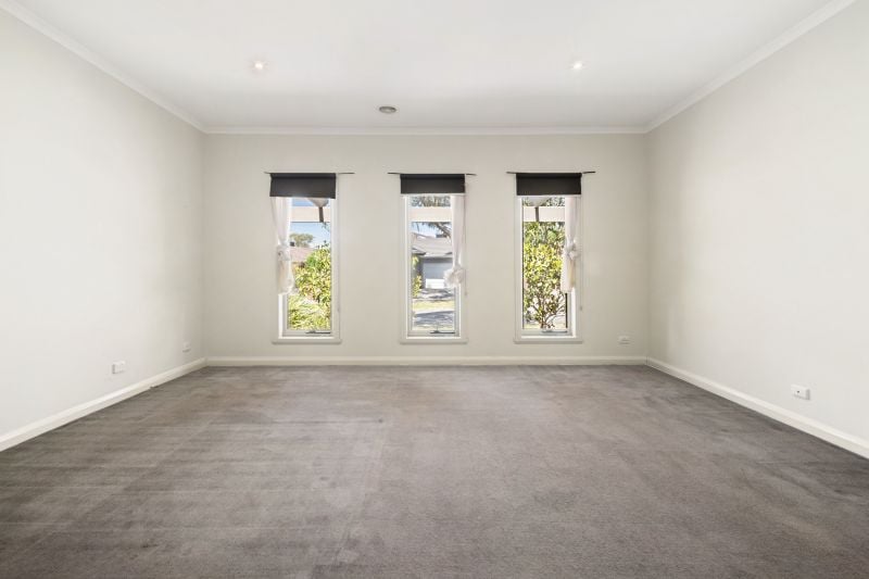 12 Yoemans Drive, Mernda