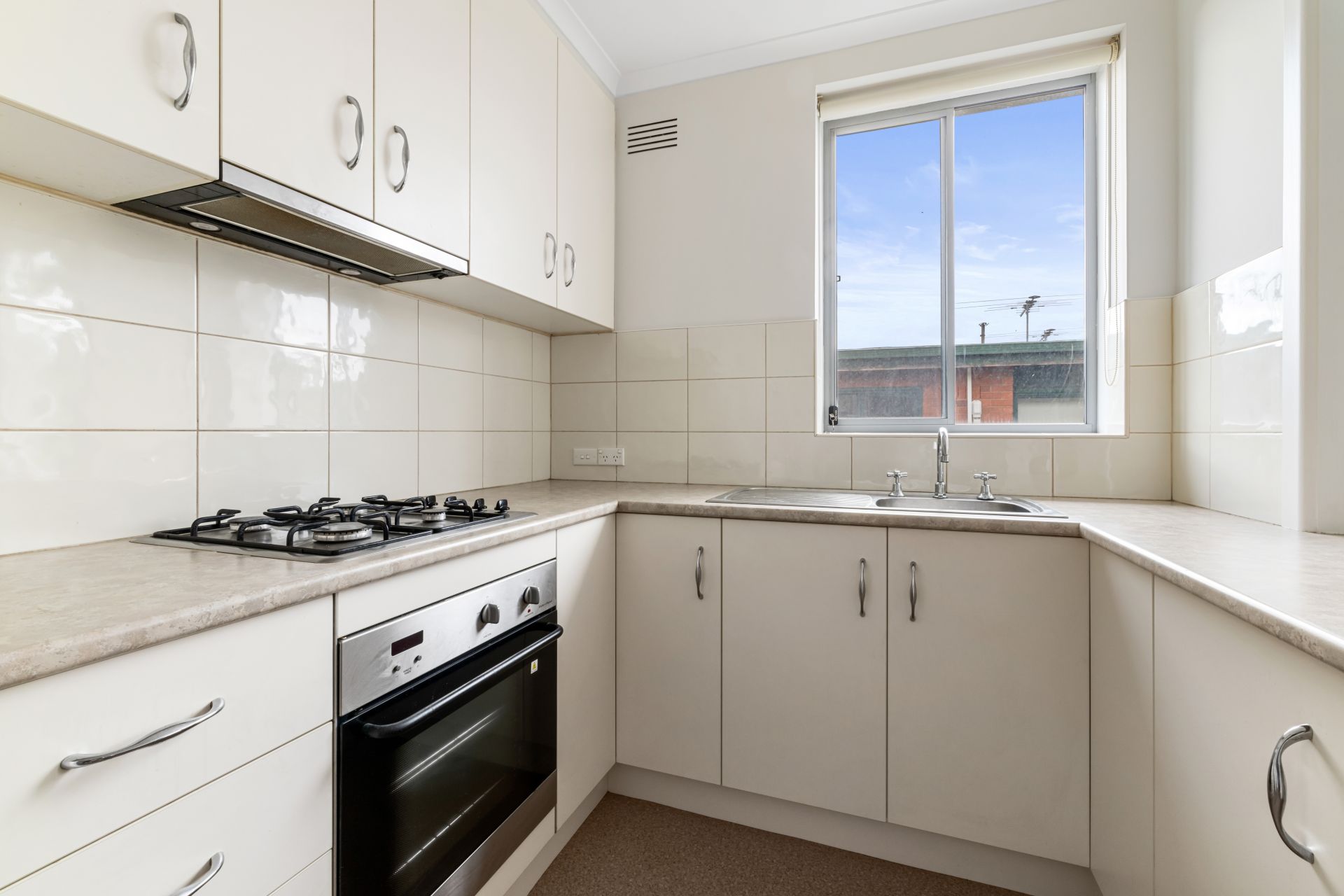 Modern Updated Apartment in a Prime Essendon Location